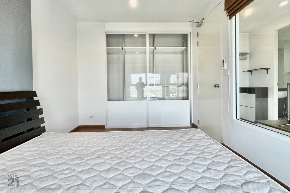 Fully Furnished 1-Bedroom Apartment Near BTS Stations