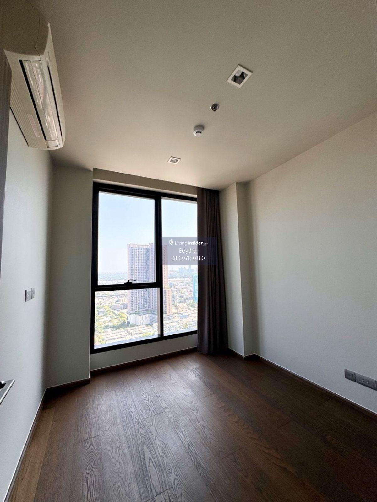 IDEO Q36 - Spacious 2-Bathroom Apartment near BTS Thong Lo