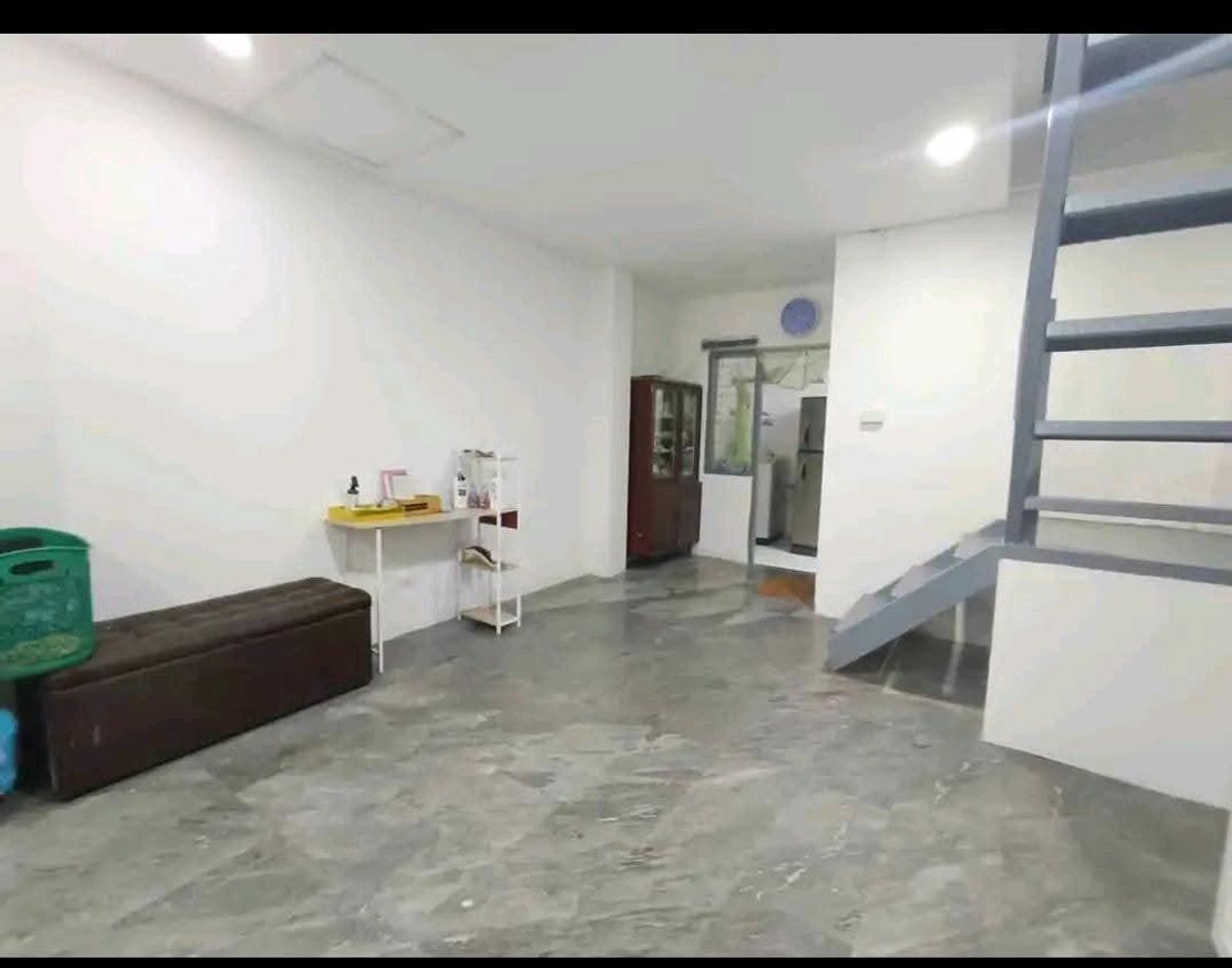 3-Story Townhouse Near Mass M.D. Thani, Bang Waek