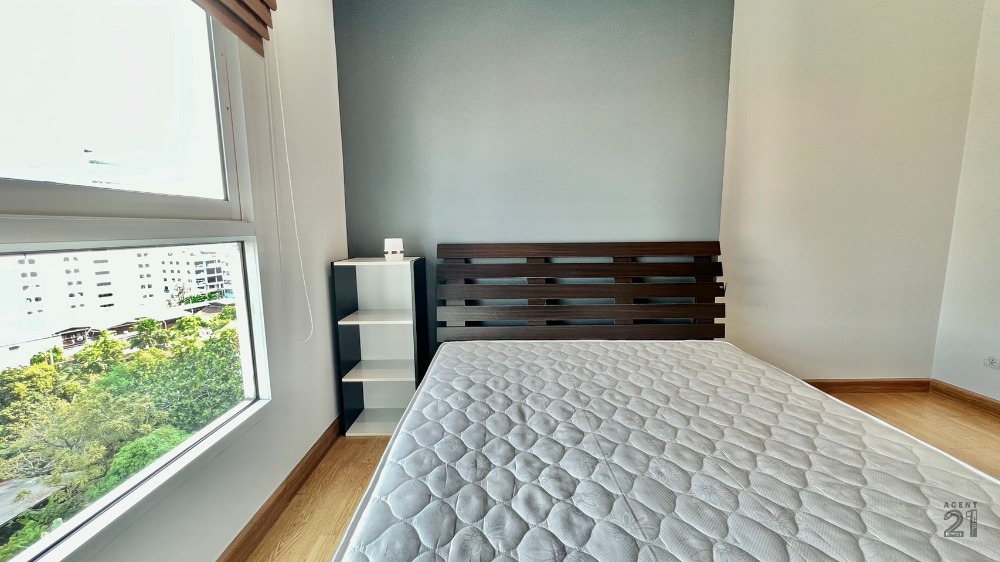Fully Furnished 1-Bedroom Apartment Near BTS Stations