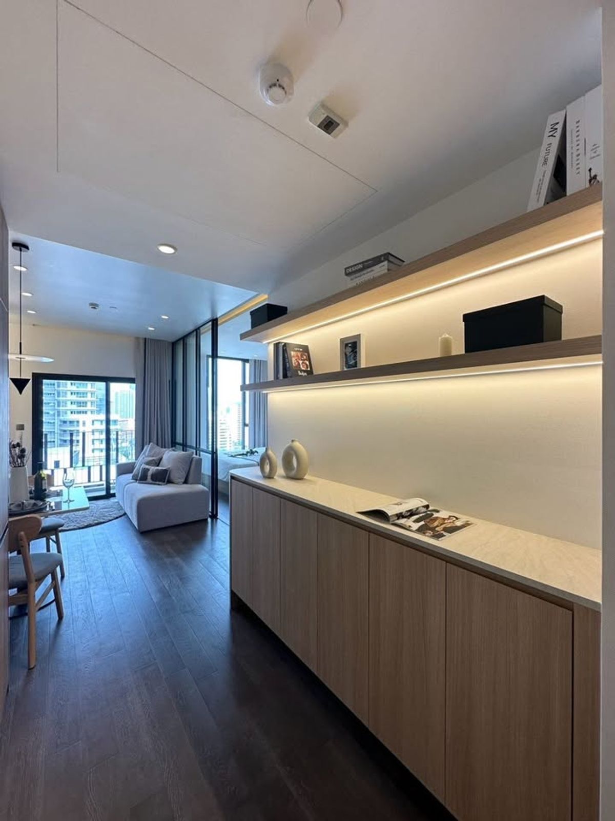 Fully Furnished 1 Bedroom Apartment in Muniq Sukhumvit 23, Asoke