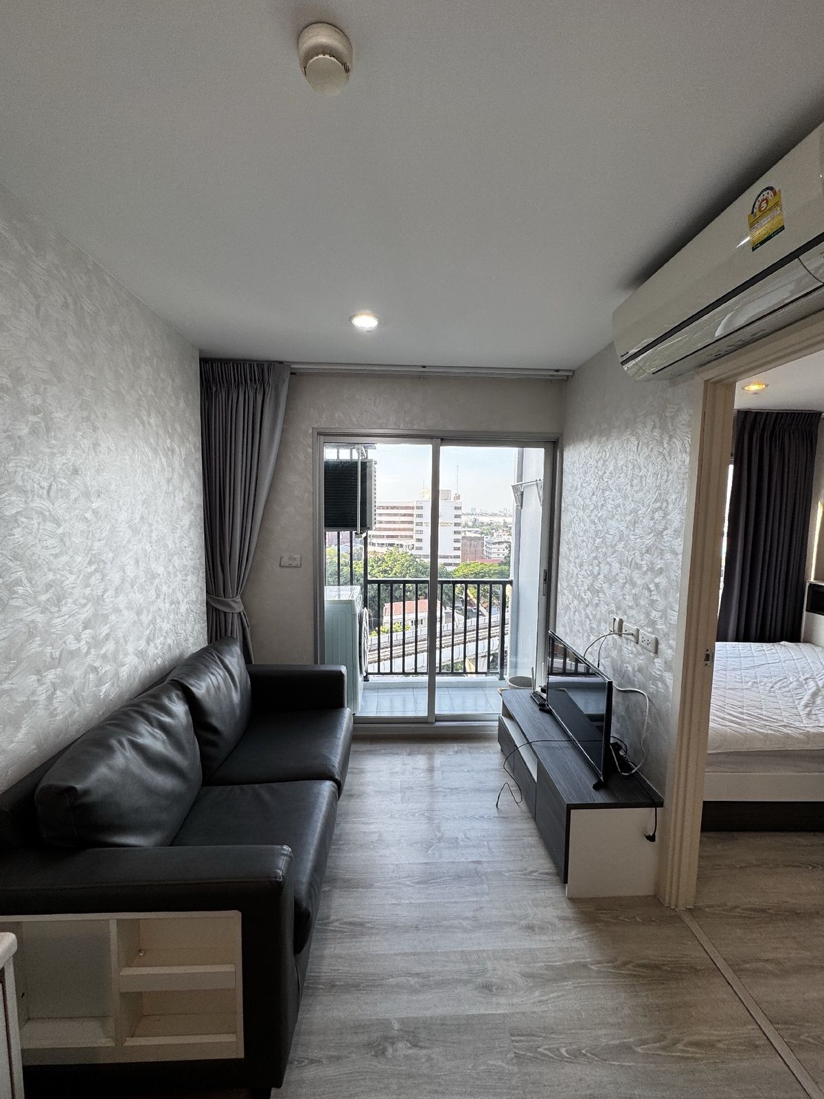 Convenient Condo with Transportation Nearby