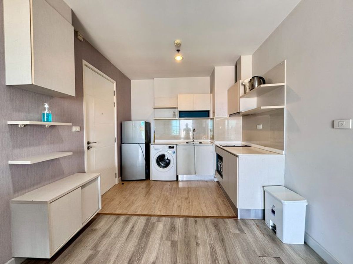 Fully Furnished 2 Bedroom Apartment with Multiple Amenities