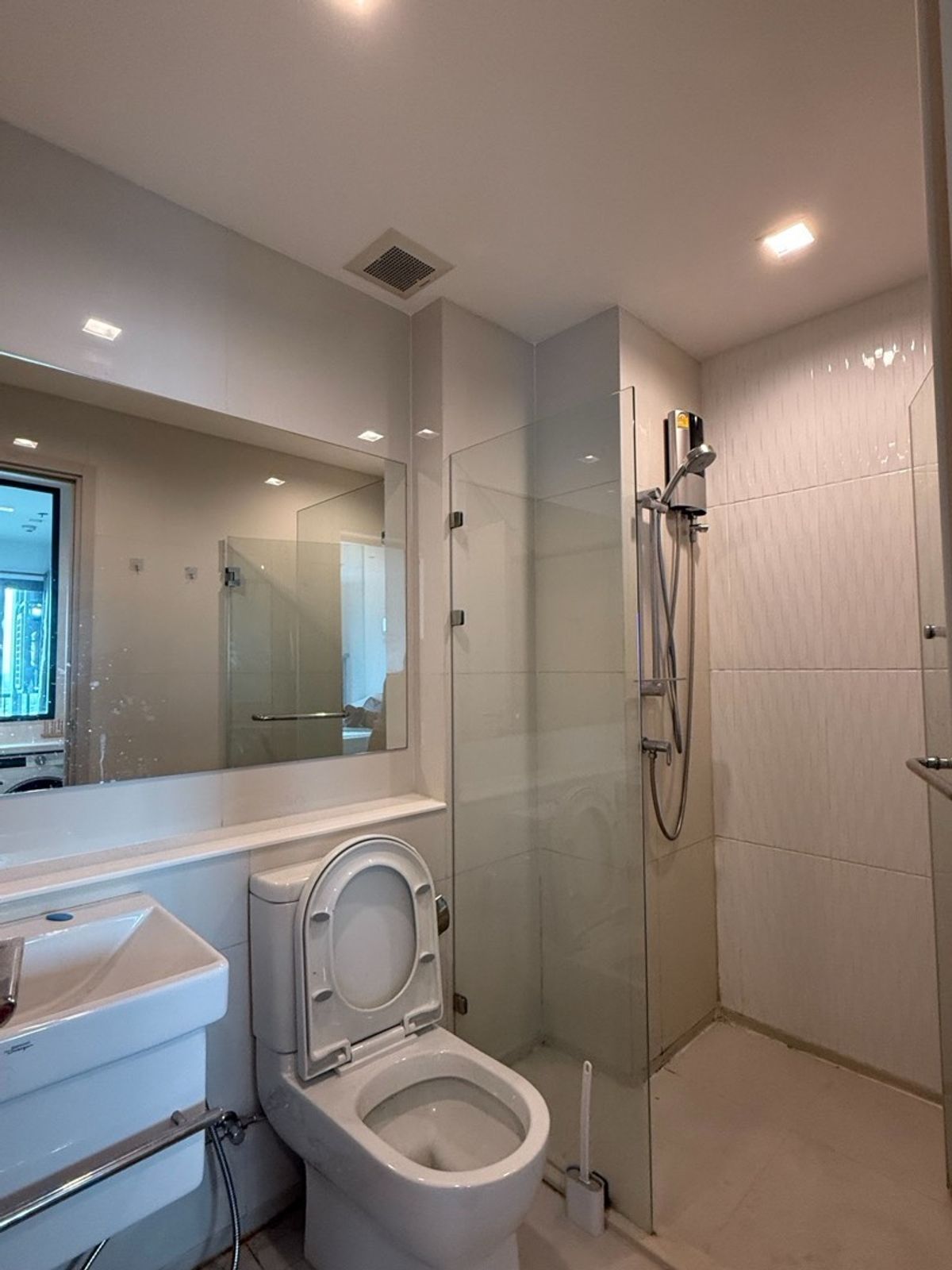 1 Bedroom Condo at Life One Wireless, 35 SQM, 28th Floor