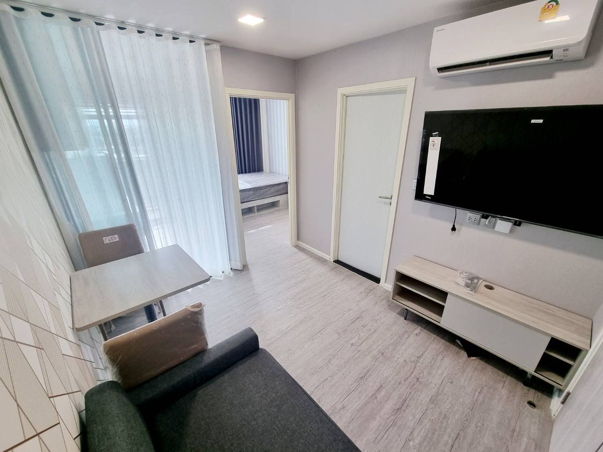 Кондо в курортном стиле с видом на бассейн в Atmoz Tropicana Bangna