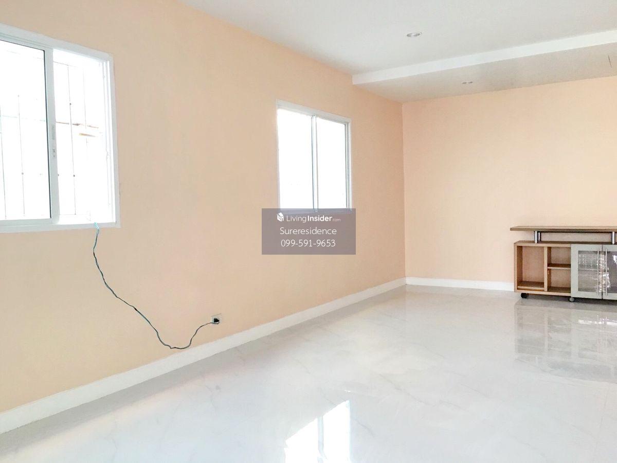 3-Bedroom Townhouse in Huai Khwang - Spacious Urban Living