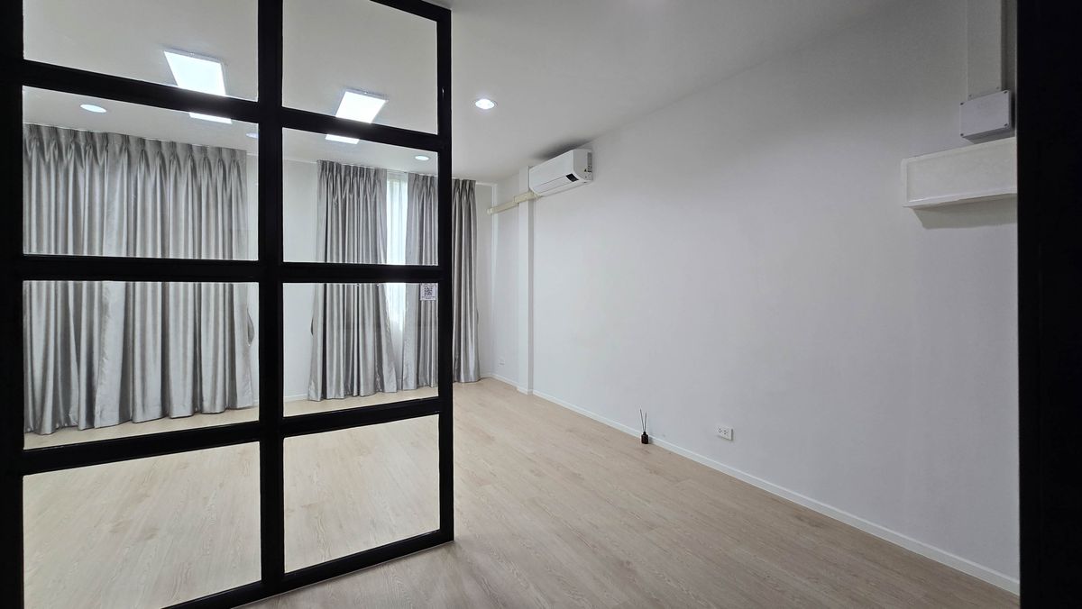 3-Story Townhome near Don Mueang Airport
