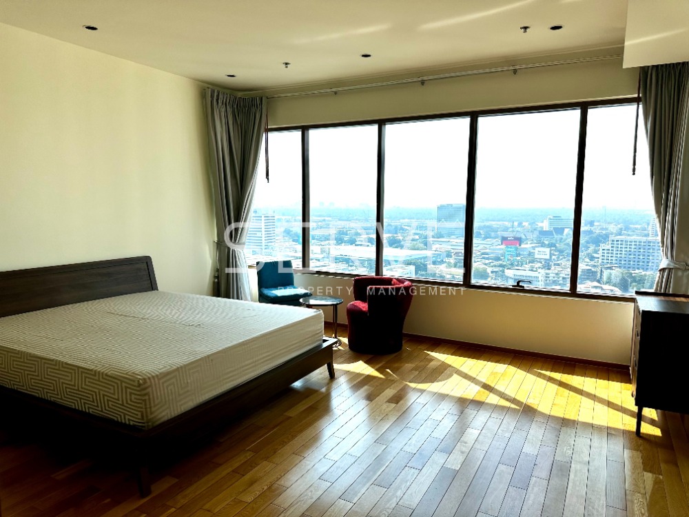 3 Bedroom Condo at The Emporio Place near BTS Phrom Phong