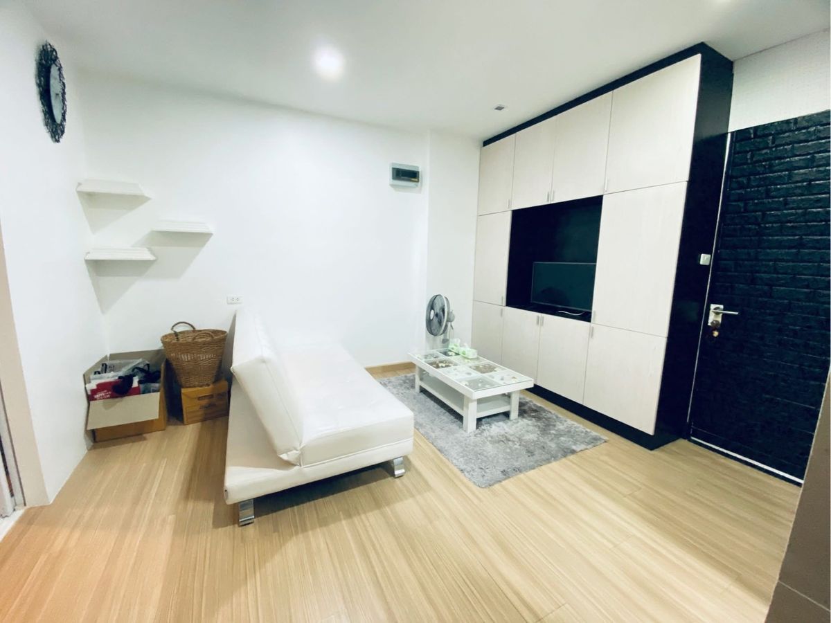 Happy Condo Ladprao 101 - Повністю мебльована студія