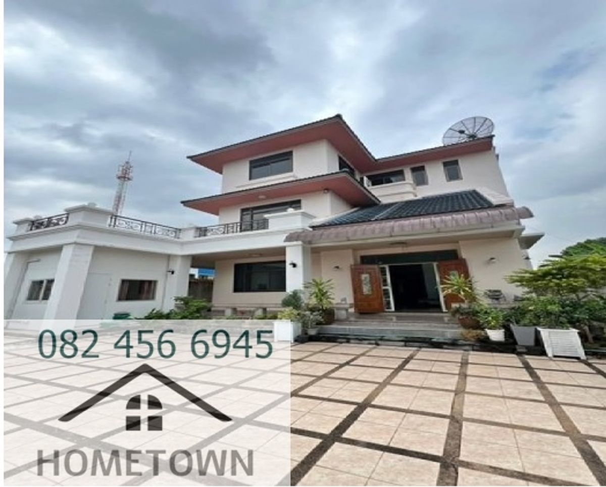 Large 3-story house near Lat Phrao, 6 bedrooms, spacious parking