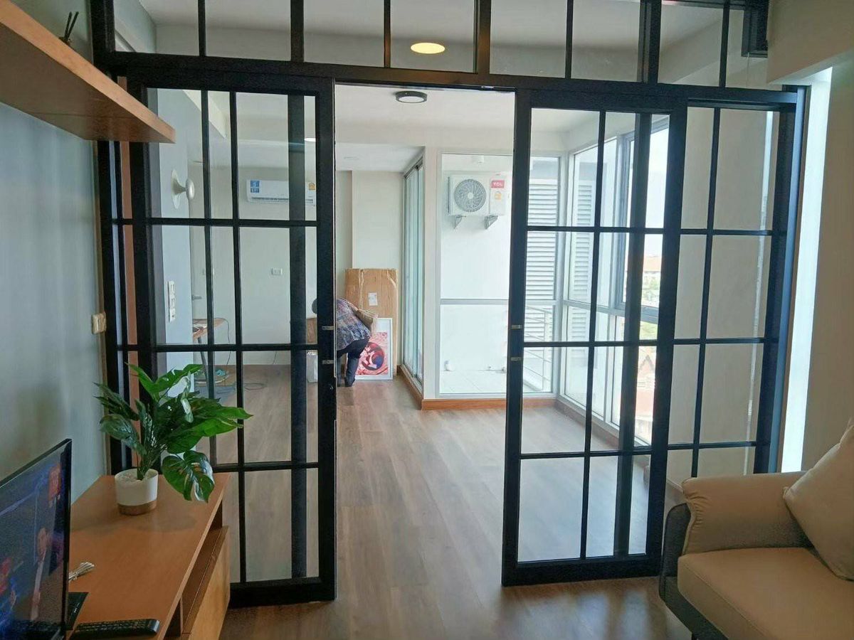 2 Bedroom Condo near Airport Link with Panoramic Views