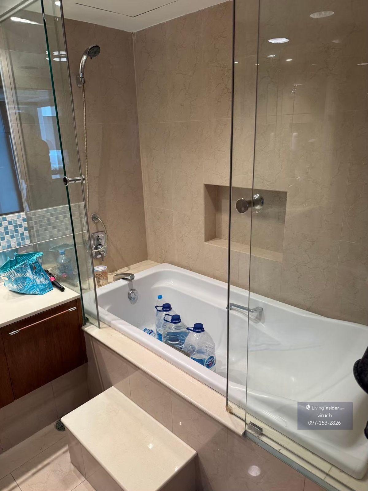 1 Bedroom Apartment near Central Bang Rak with Complete Furniture