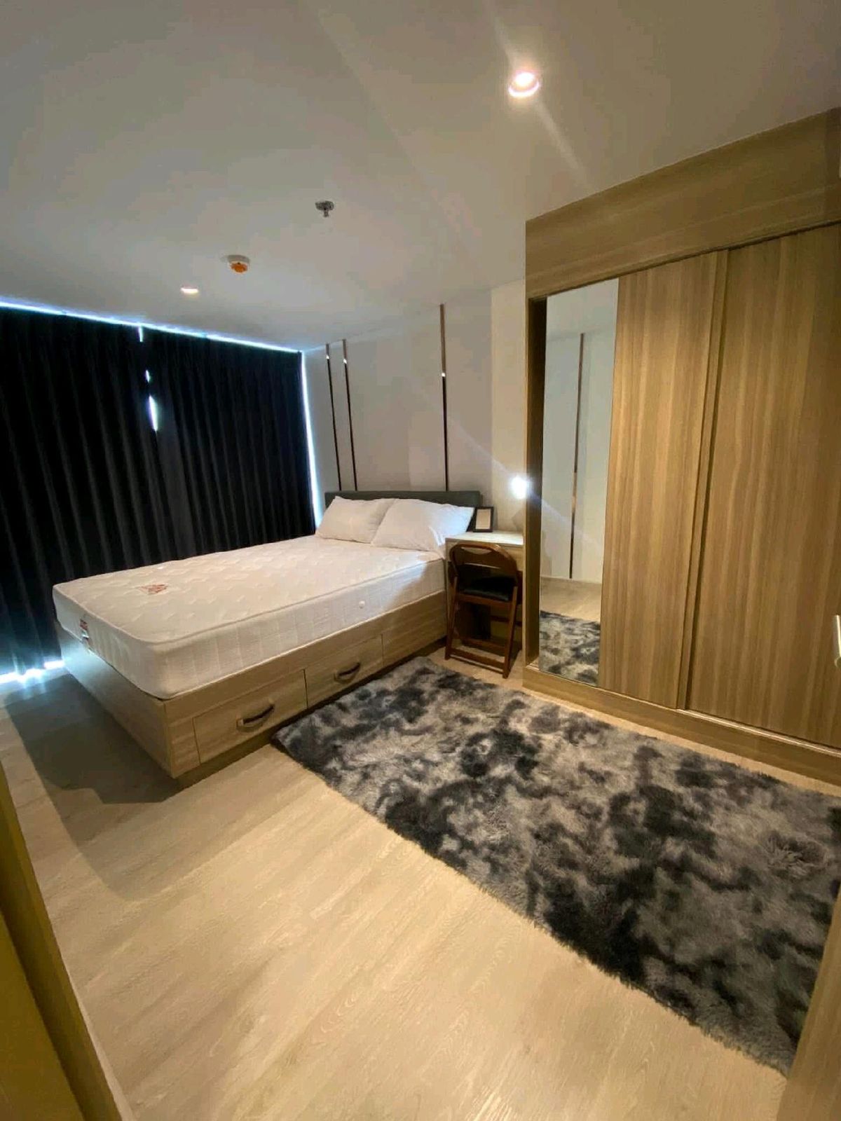 Altitude Unicorn Sathorn-Taphra Loft Condo Near BTS
