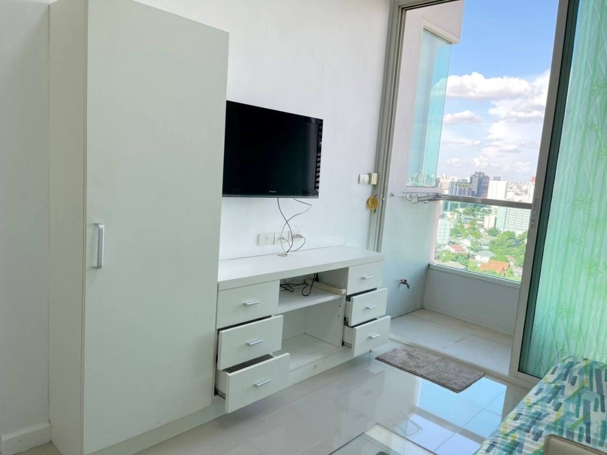 IDEO MIX PHAHONYOTHIN - Fully Furnished 1-Bedroom Condo