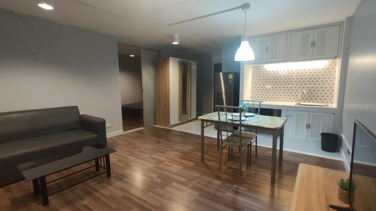 Compact Studio Near IMPACT Arena with Modern Design