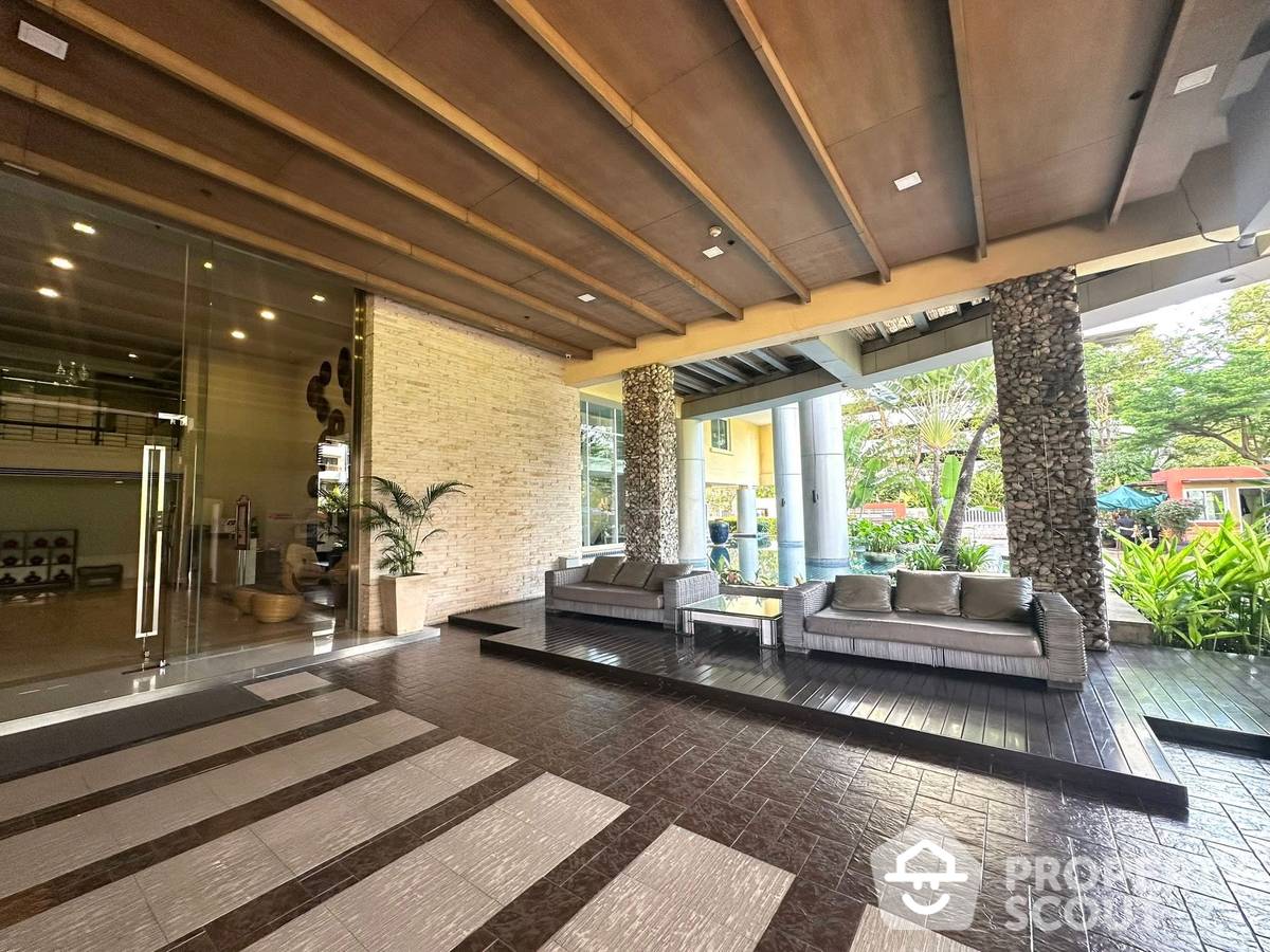Fully Furnished 2-Bedroom Condo near BTS Nana