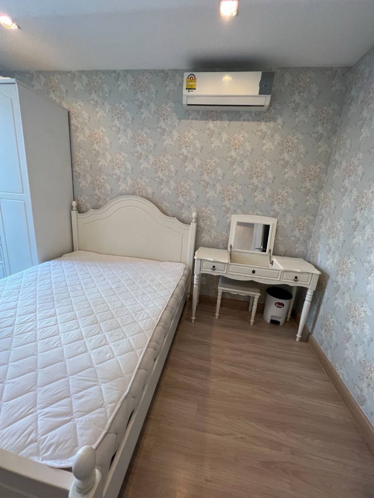 Studio Apartment in Ideo Mobi Phayathai, 22 sq m
