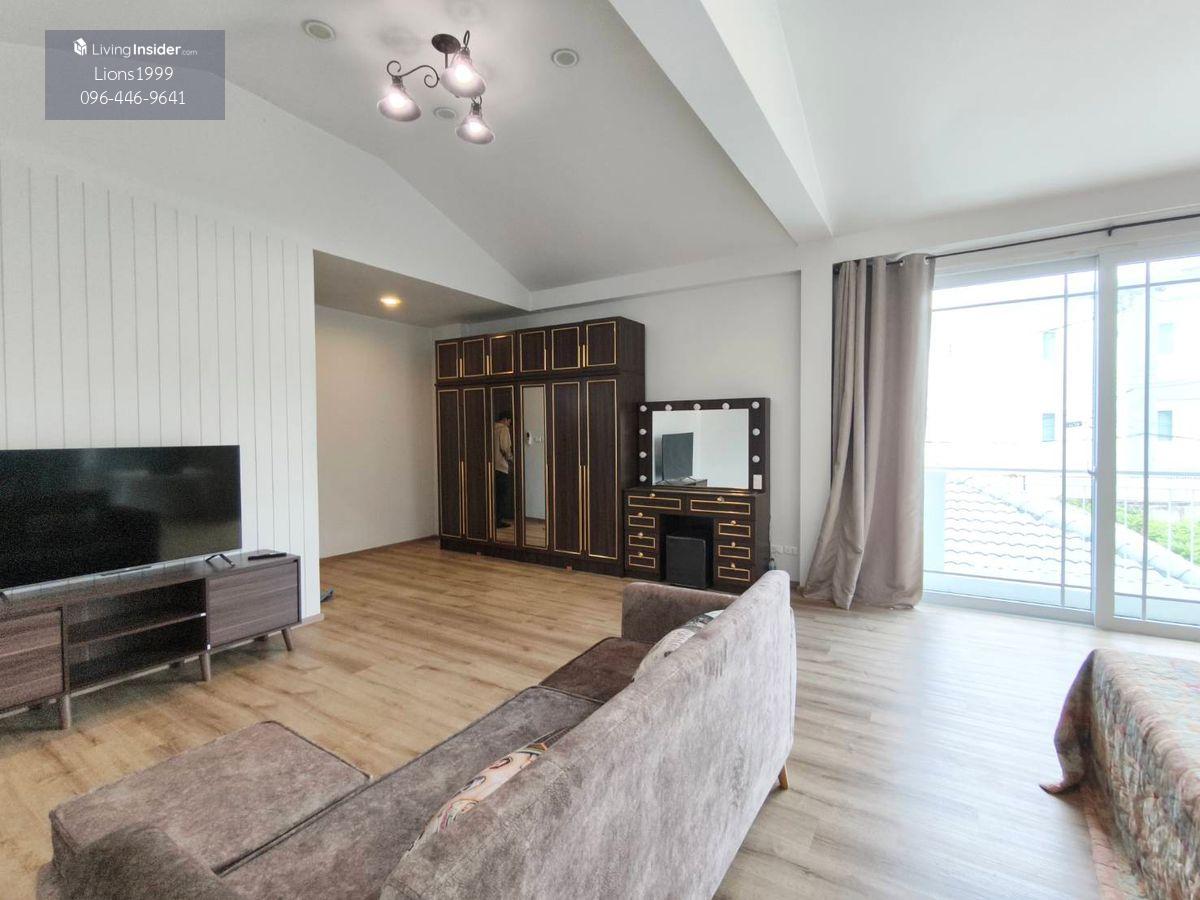 Large House in Manthana Village, Krungthep Kreetha 7 with Extensive Amenities