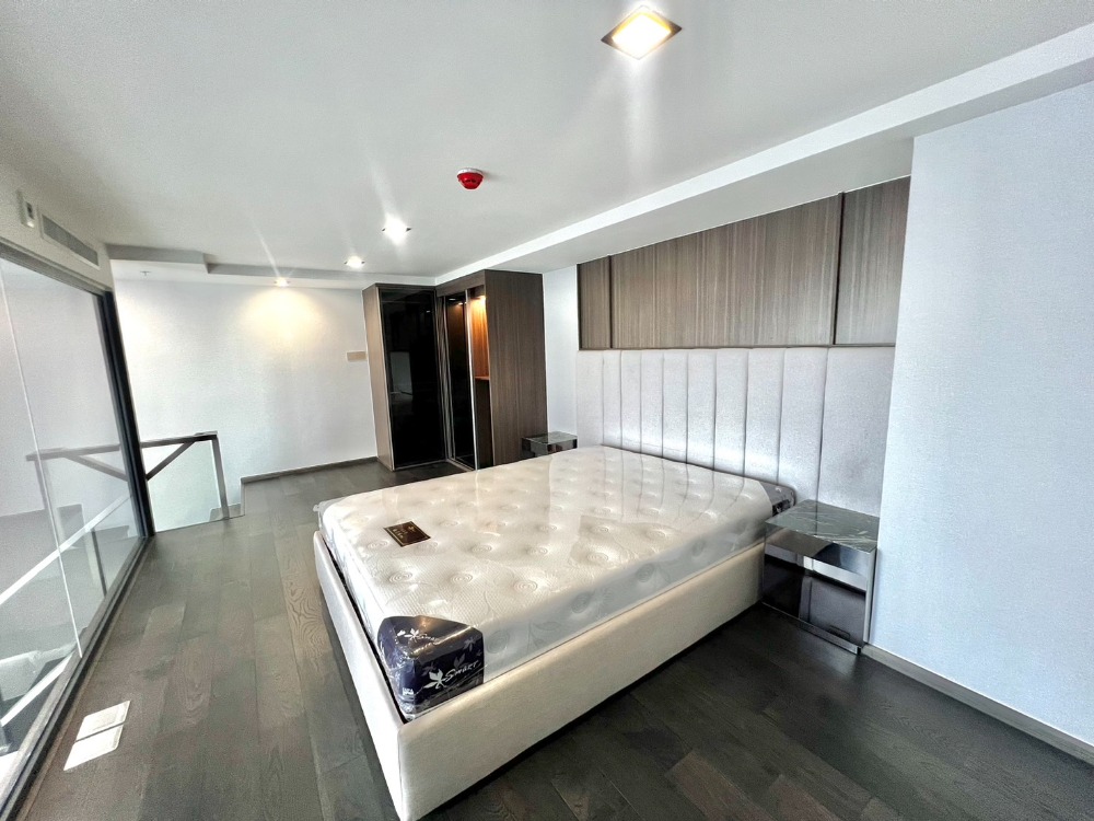 Luxury 1-Bedroom Condo at Conner Ratchathewi, Near BTS Ratchathewi