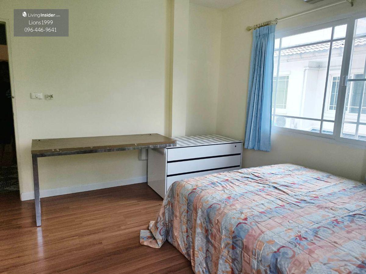 Large House in Manthana Village, Krungthep Kreetha 7 with Extensive Amenities