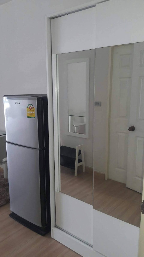 Furnished Condo Near Shopping Malls and Sky Train