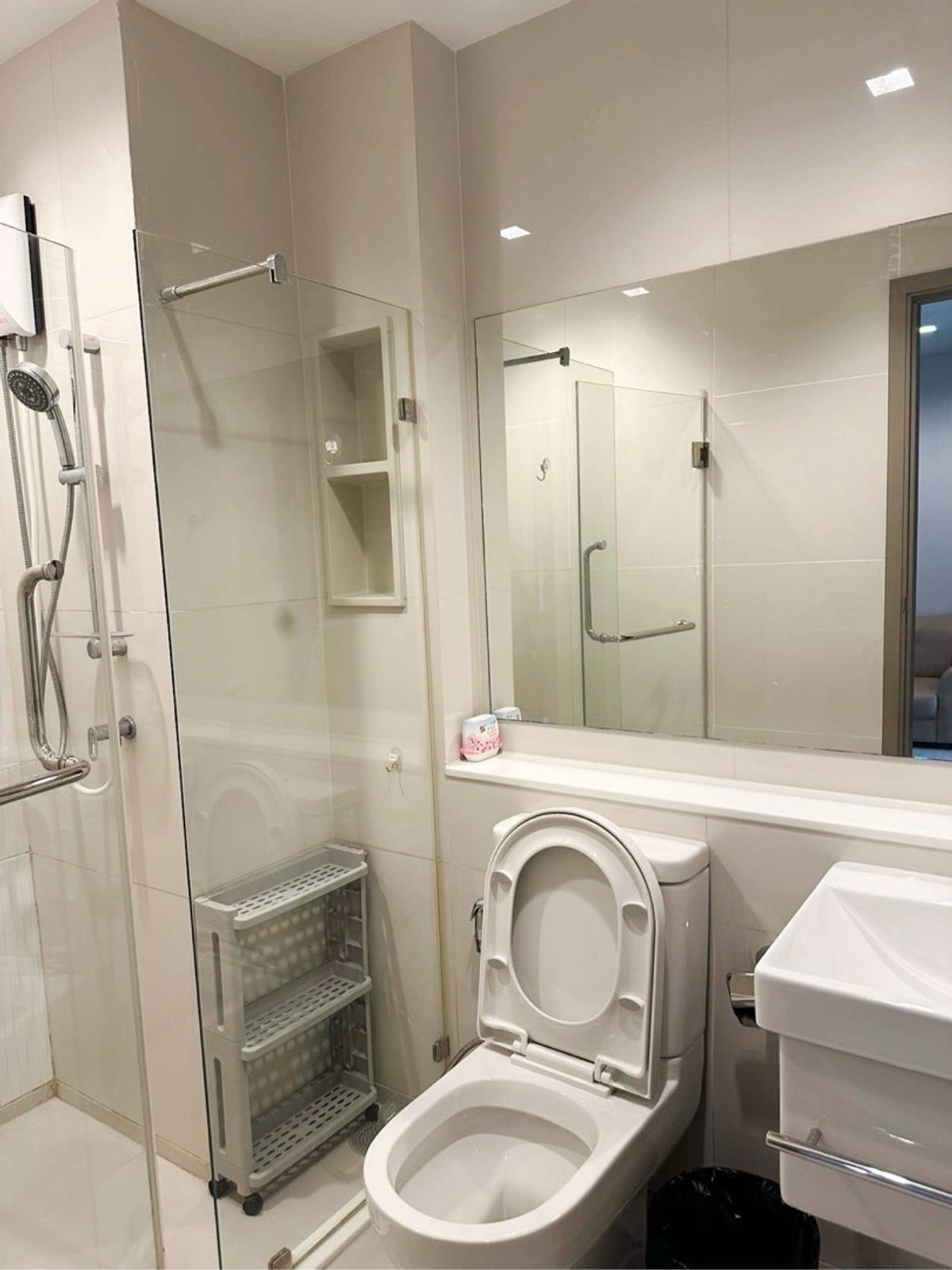 Fully Furnished Studio Apartment with Modern Amenities