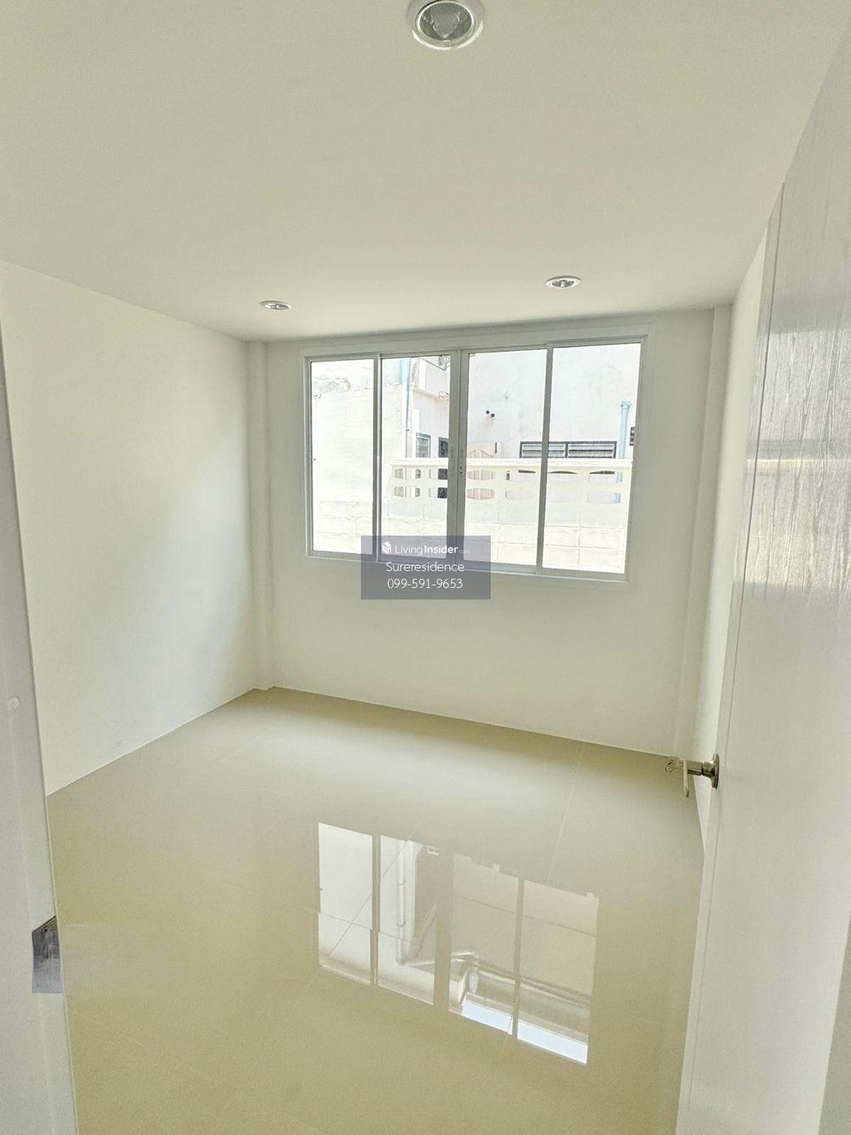 4-Bedroom 2-Story House in Huai Khwang - Spacious Family Home