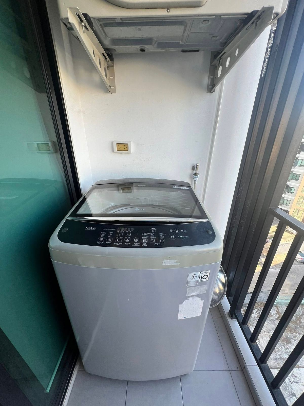1 Bedroom Apartment at Relichal Yothin 52 near Saphan Mai Station
