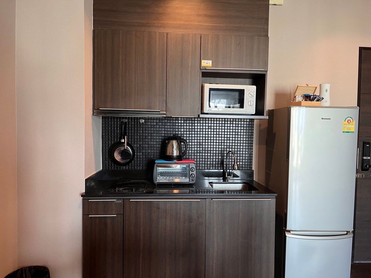 Spacious Condo with City View, Fully Furnished