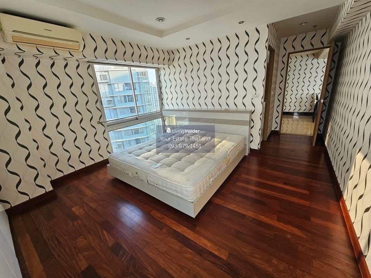 2 Bedroom Apartment with City and University Green Field View