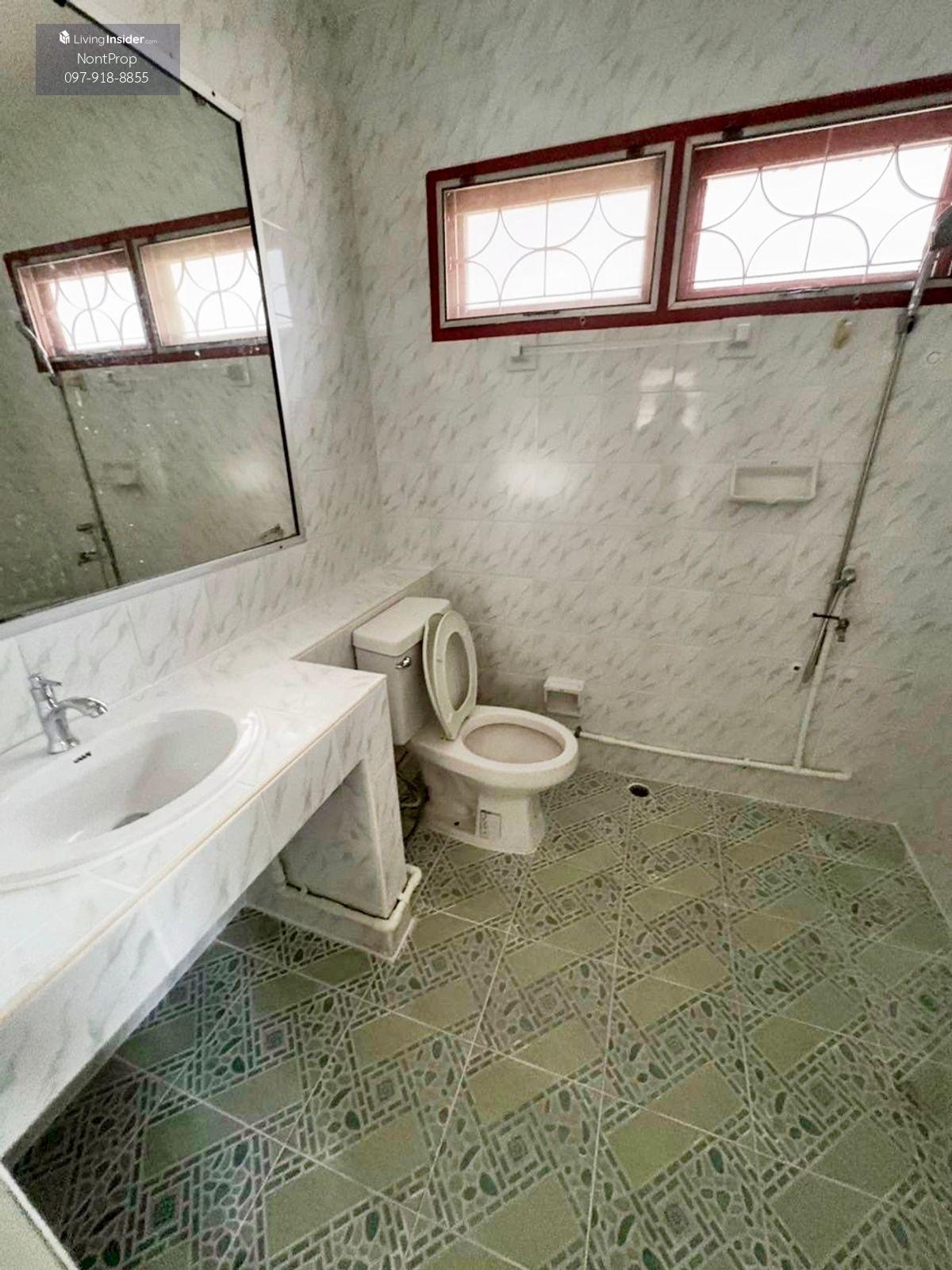 Two-Story House in Rangsit-Pathum Thani, Convenient Location