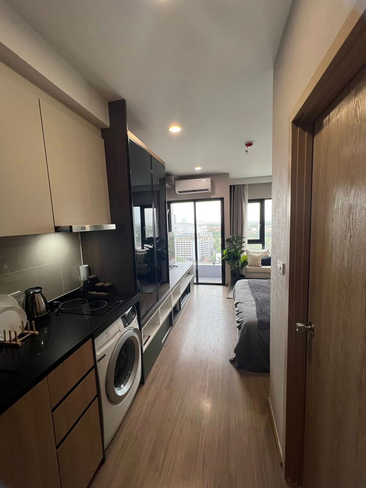 Livin Condo - Compact Studio Near MRT Phasi Charoen