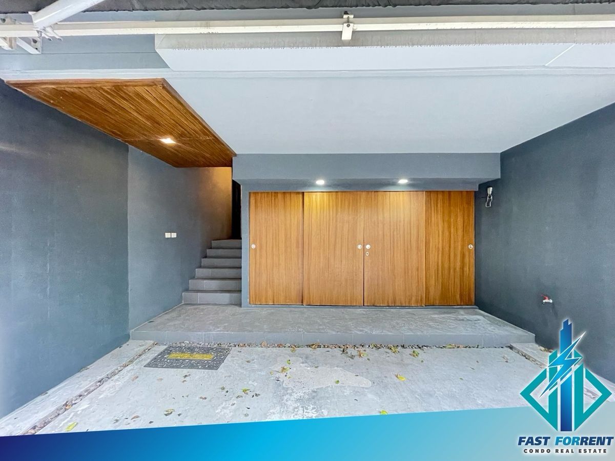 3.5-storey townhouse at Arden Ladprao 71 with furniture