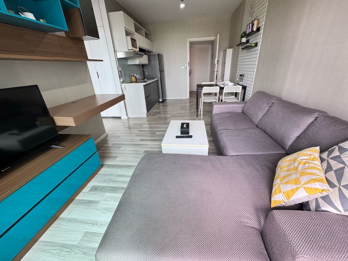 The Key BTS Wutthakat Condo - Large 2 Bedroom Unit