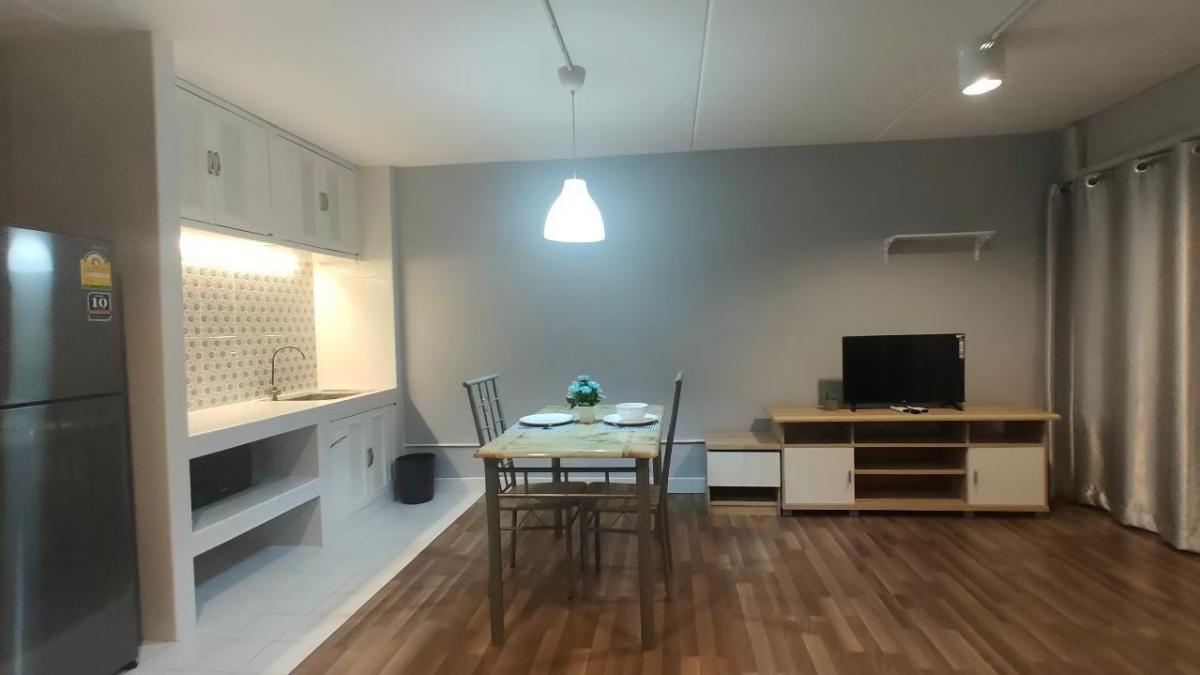 Compact Studio Near IMPACT Arena with Modern Design