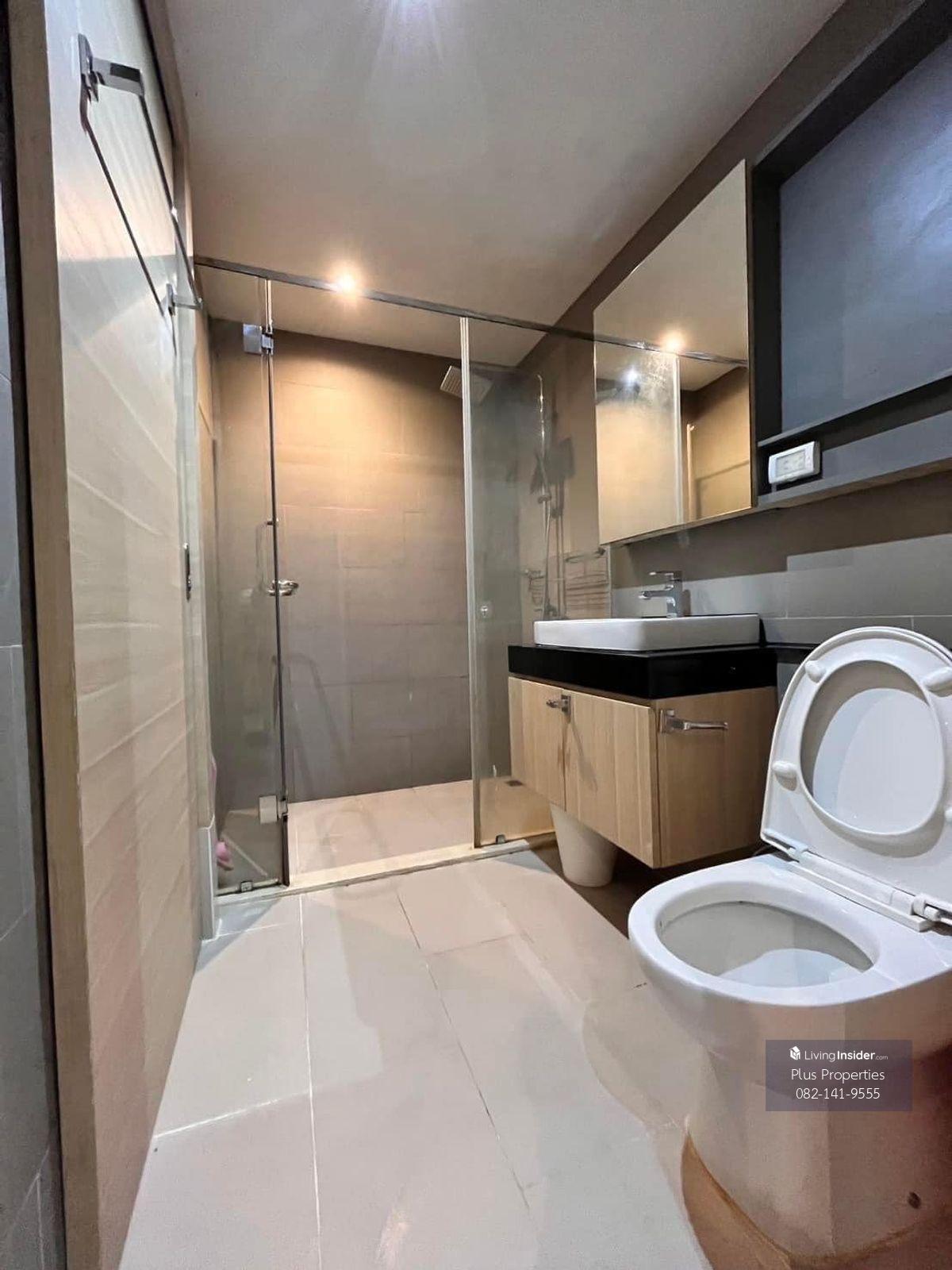 Beautiful room for rent at Klass Silom Condo near BTS Chong Nonsi