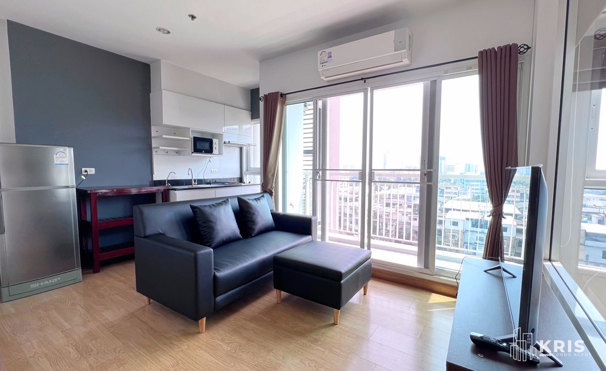 Fully Furnished 1-Bedroom Apartment Near BTS Stations