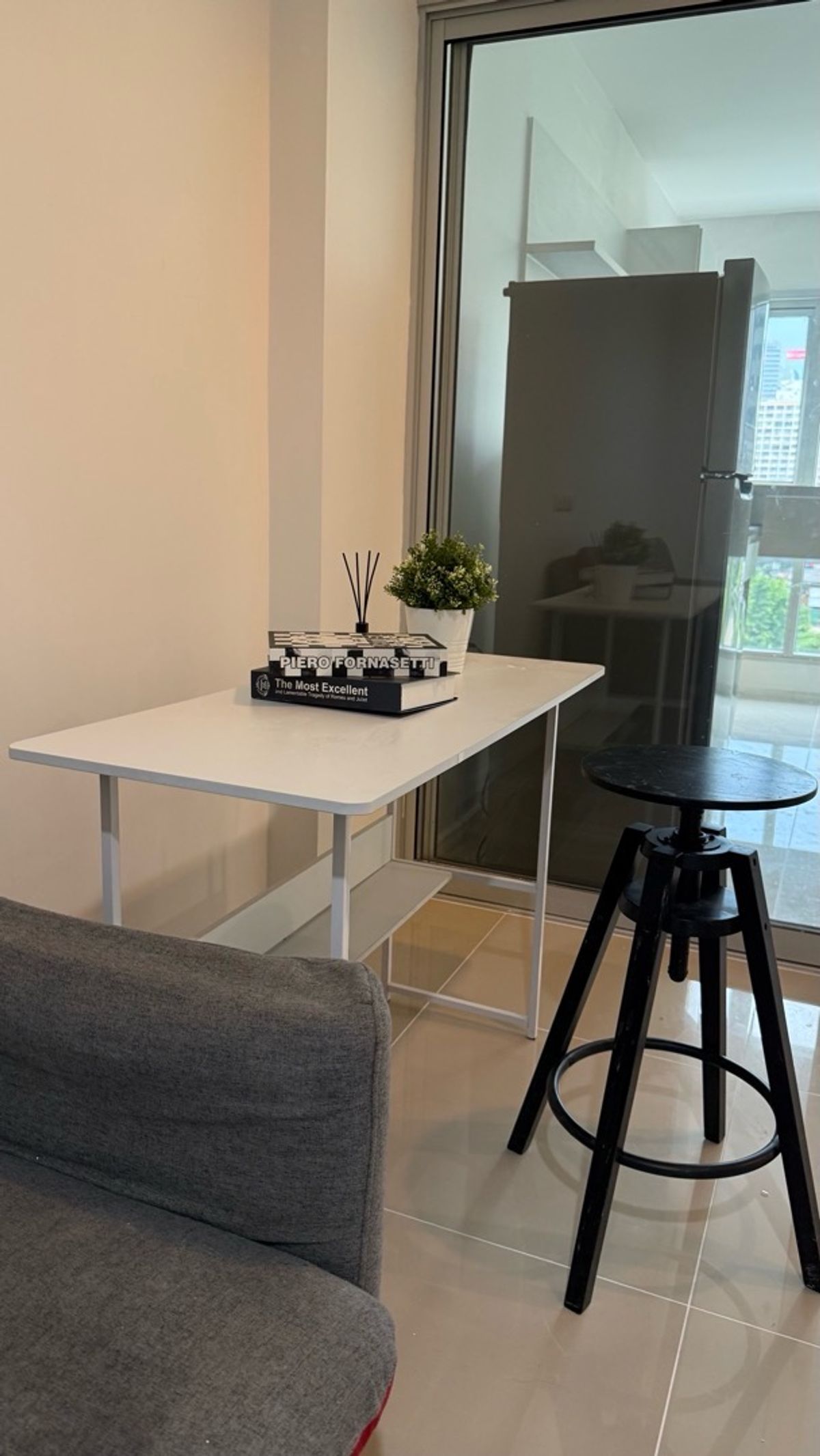 Compact Modern Condo with City View