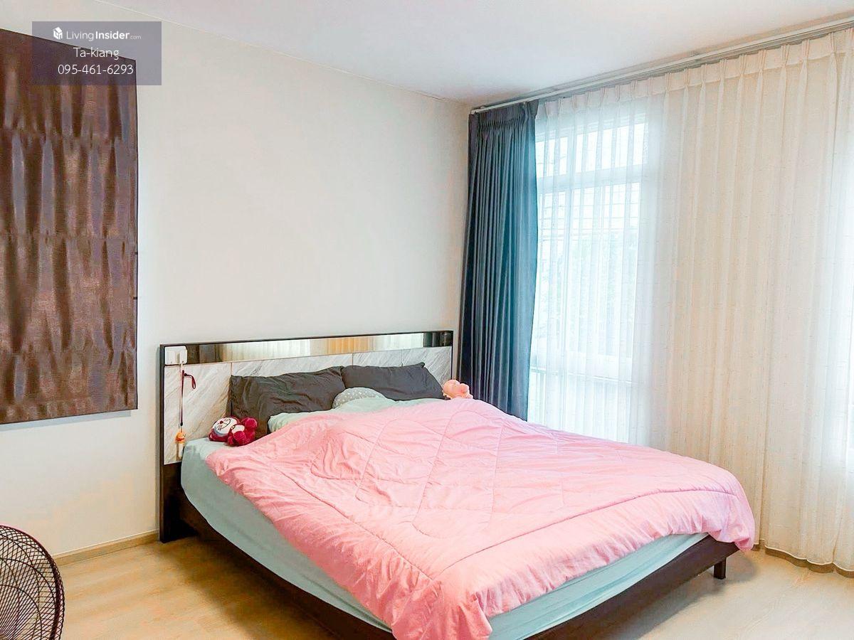 Corner Townhome with Extra Outdoor Space - Pet Friendly