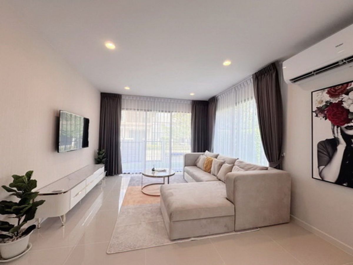 Fully Furnished 4-Bedroom House in Burasiri Krungthepkreetha, Srinakarin-Romklao Area