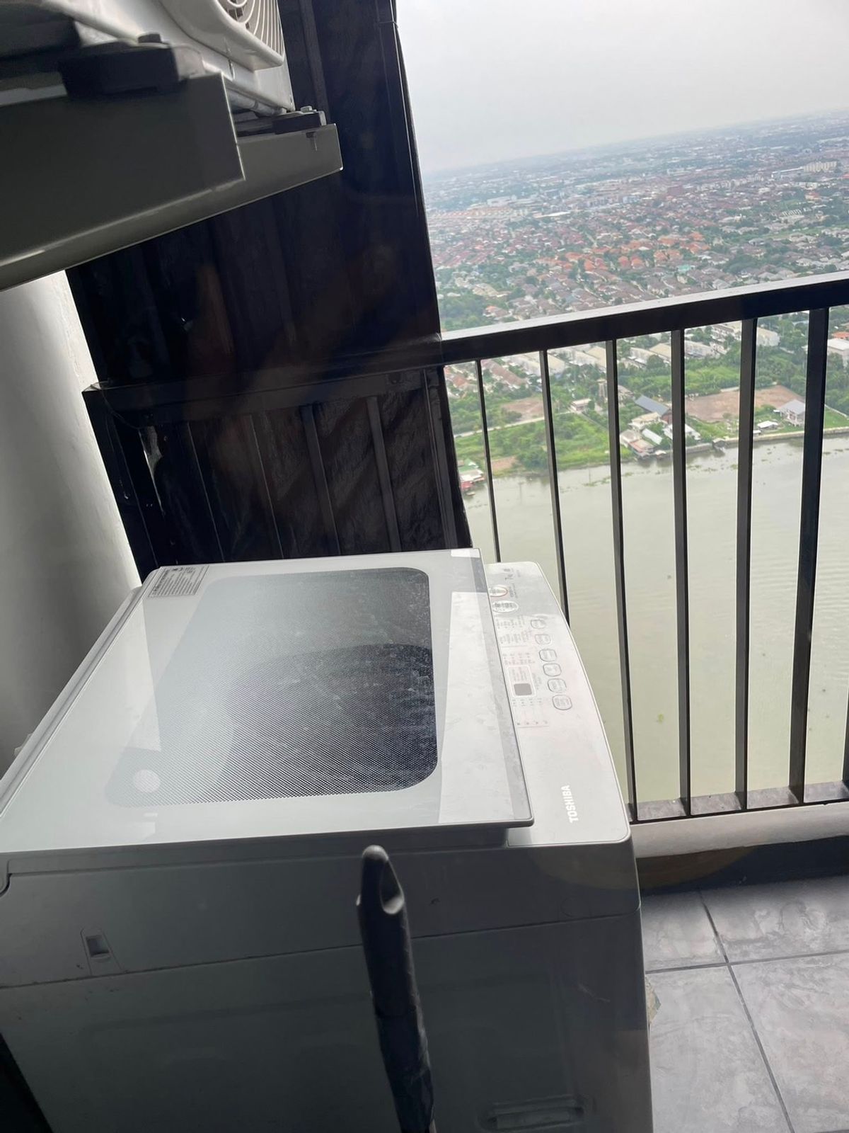 Compact 32 sqm Condo at The River Condo with City View