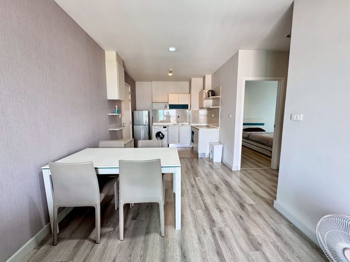 Fully Furnished 2 Bedroom Apartment with Multiple Amenities