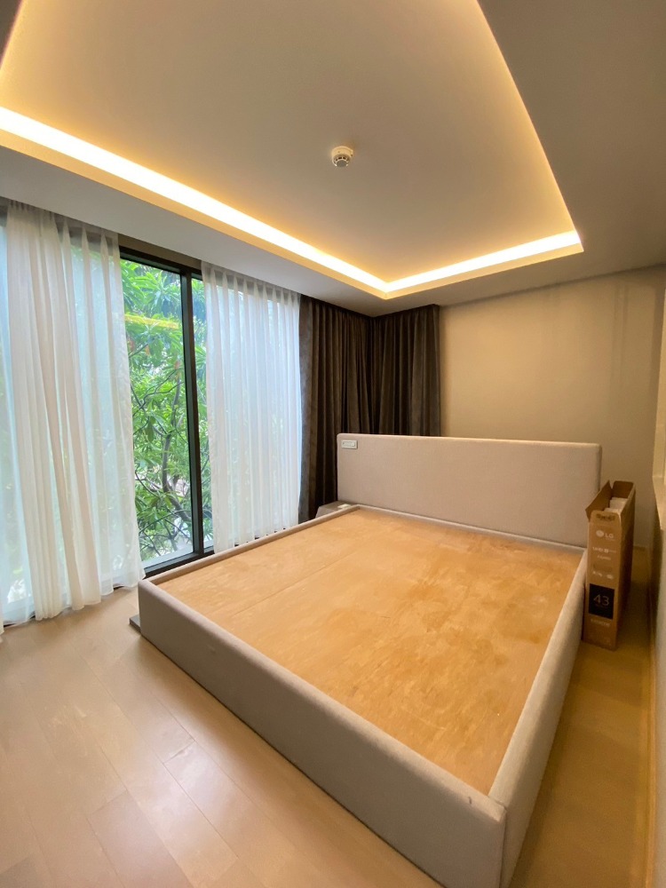 Modern 2-Bedroom Condo in Thonglor, Fully Furnished