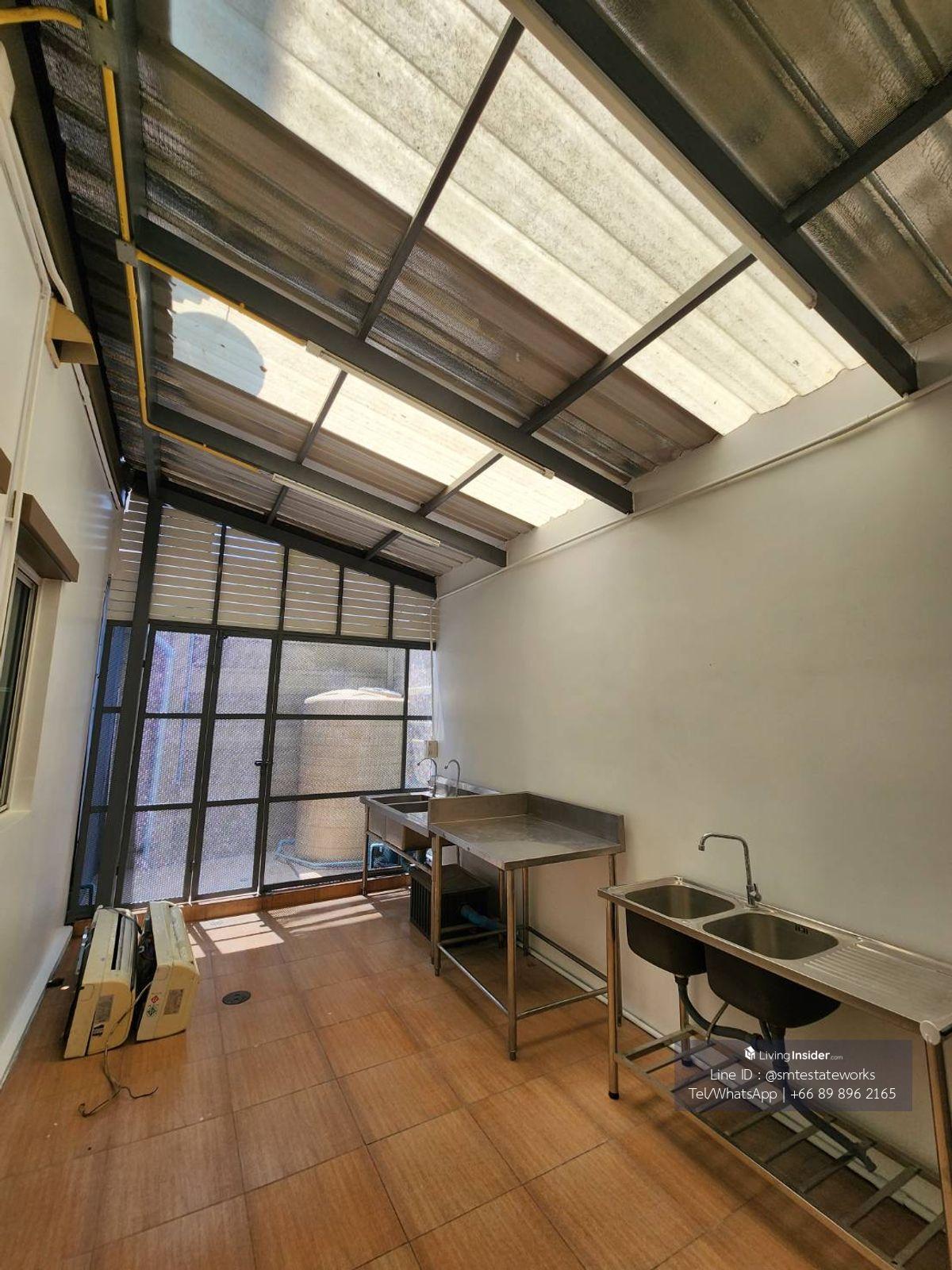 Dual-Purpose Commercial Townhouse in Suan Luang - Pattanakarn