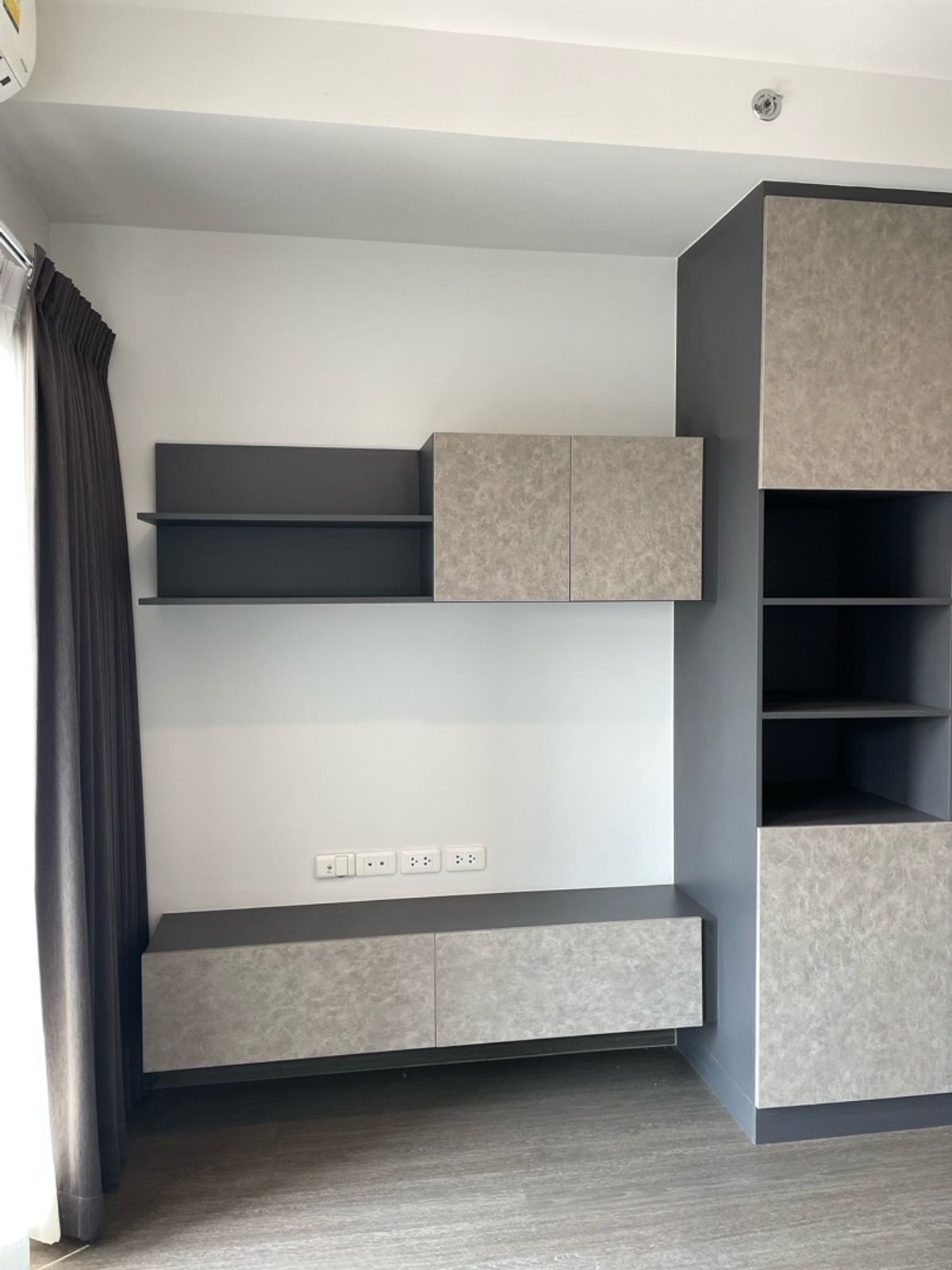 Compact Studio Apartment in Urban Setting