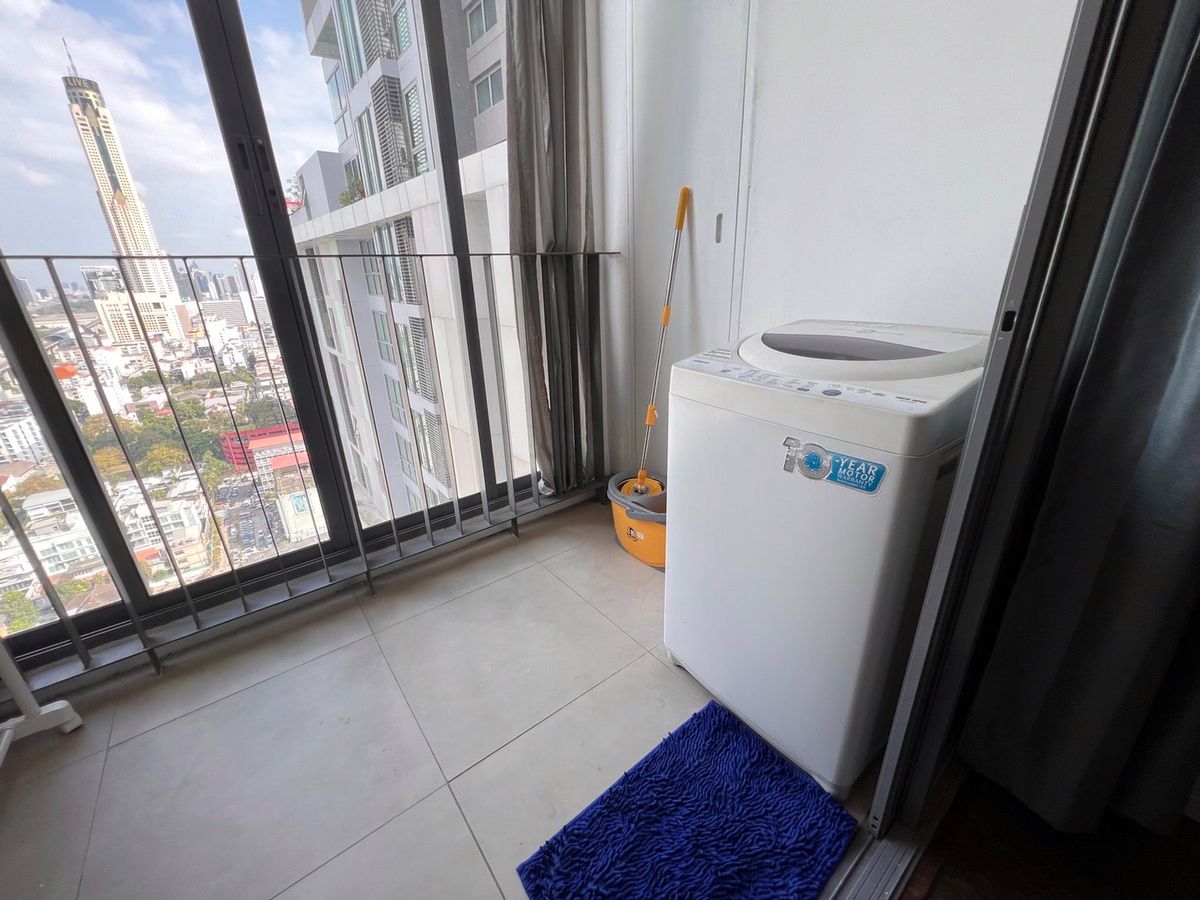 Spacious Condo with City View, Fully Furnished
