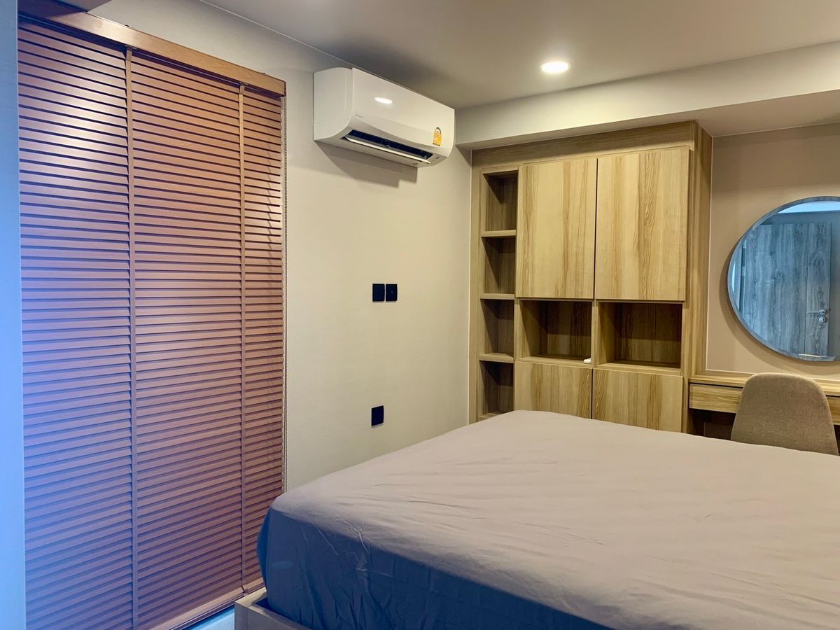 Luxurious 1-bedroom condo near BTS National Stadium