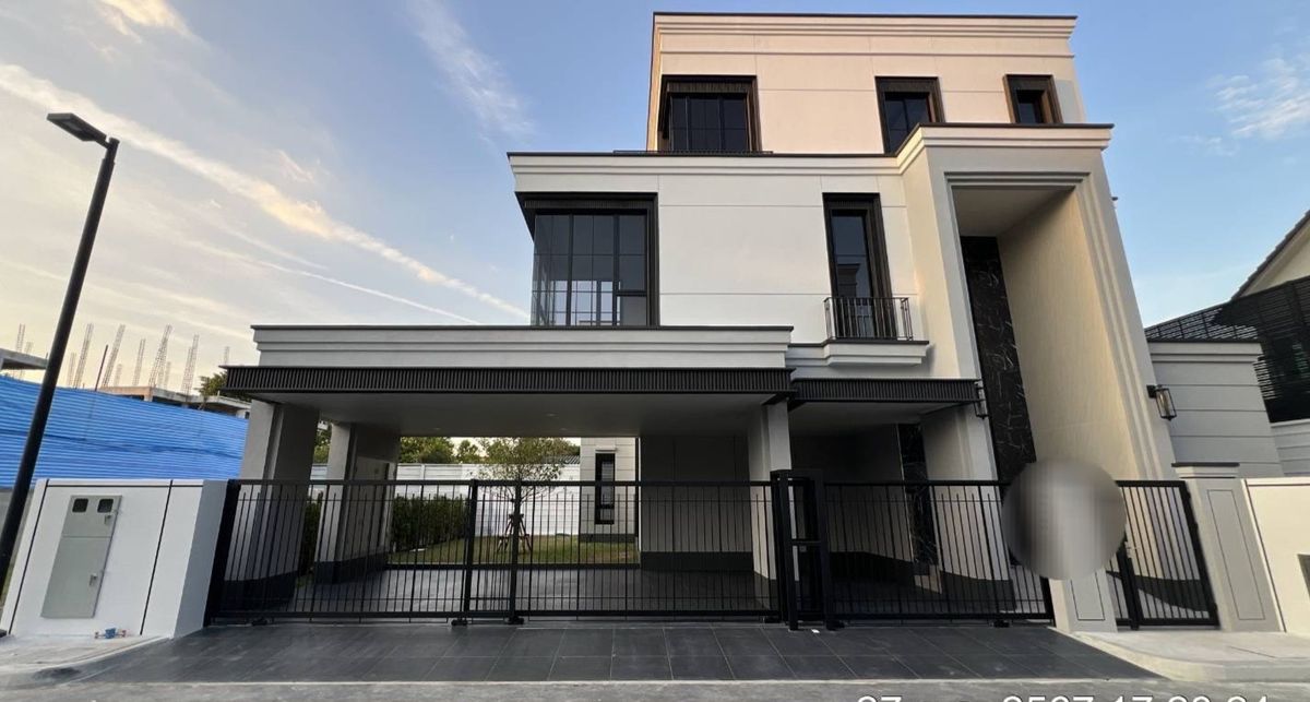 Luxury 5-Bedroom Home at Malton Gates Krungthep Kreetha