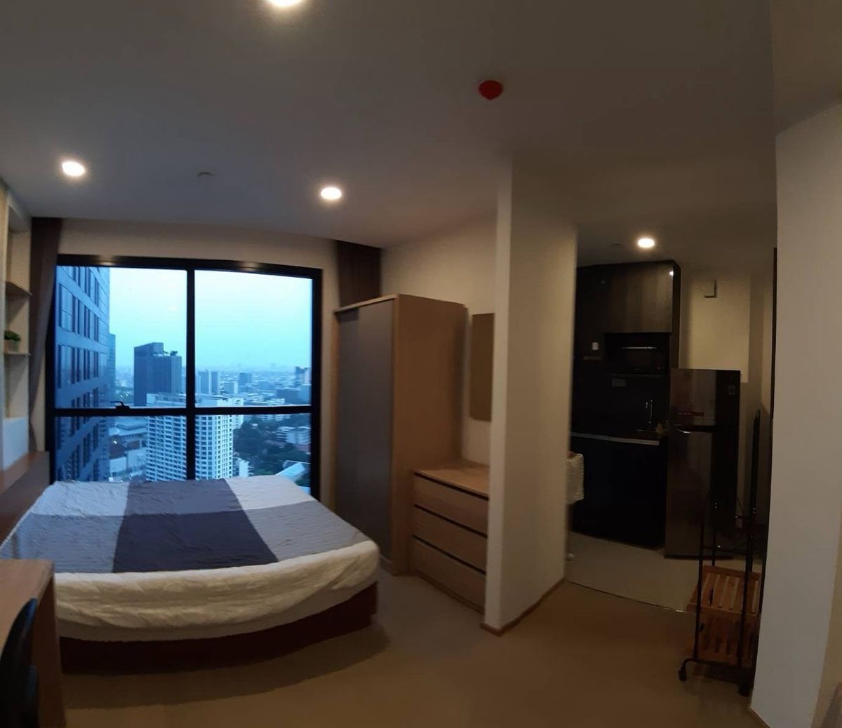 Convenient Condo with Furniture, Near Electric Train