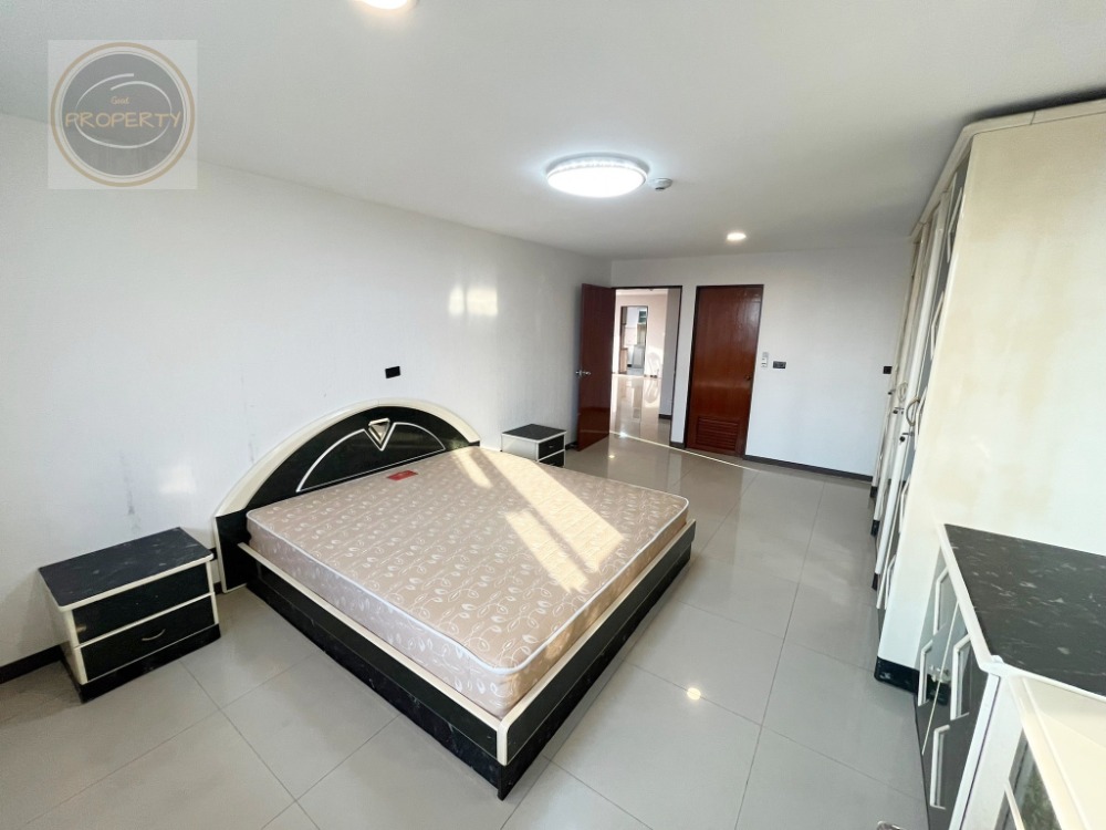 3-Bedroom Fully Furnished Condo at Empire House